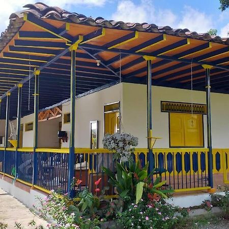 Casa Finca Villa Luz A 800 Mts Del Parque Del Cafe Montenegro Exteriér fotografie