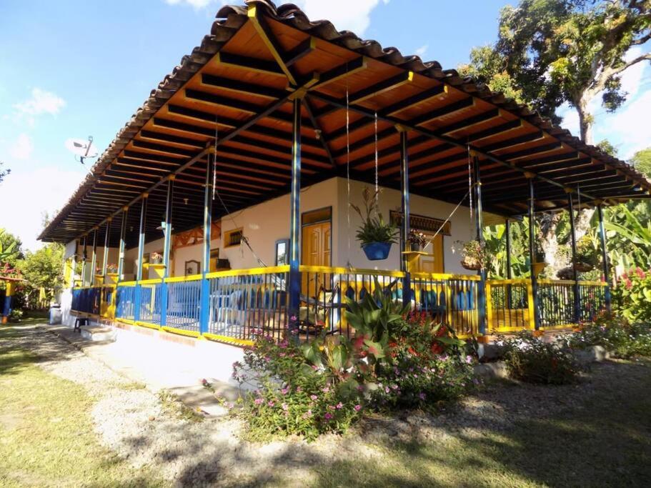 Casa Finca Villa Luz A 800 Mts Del Parque Del Cafe Montenegro Exteriér fotografie